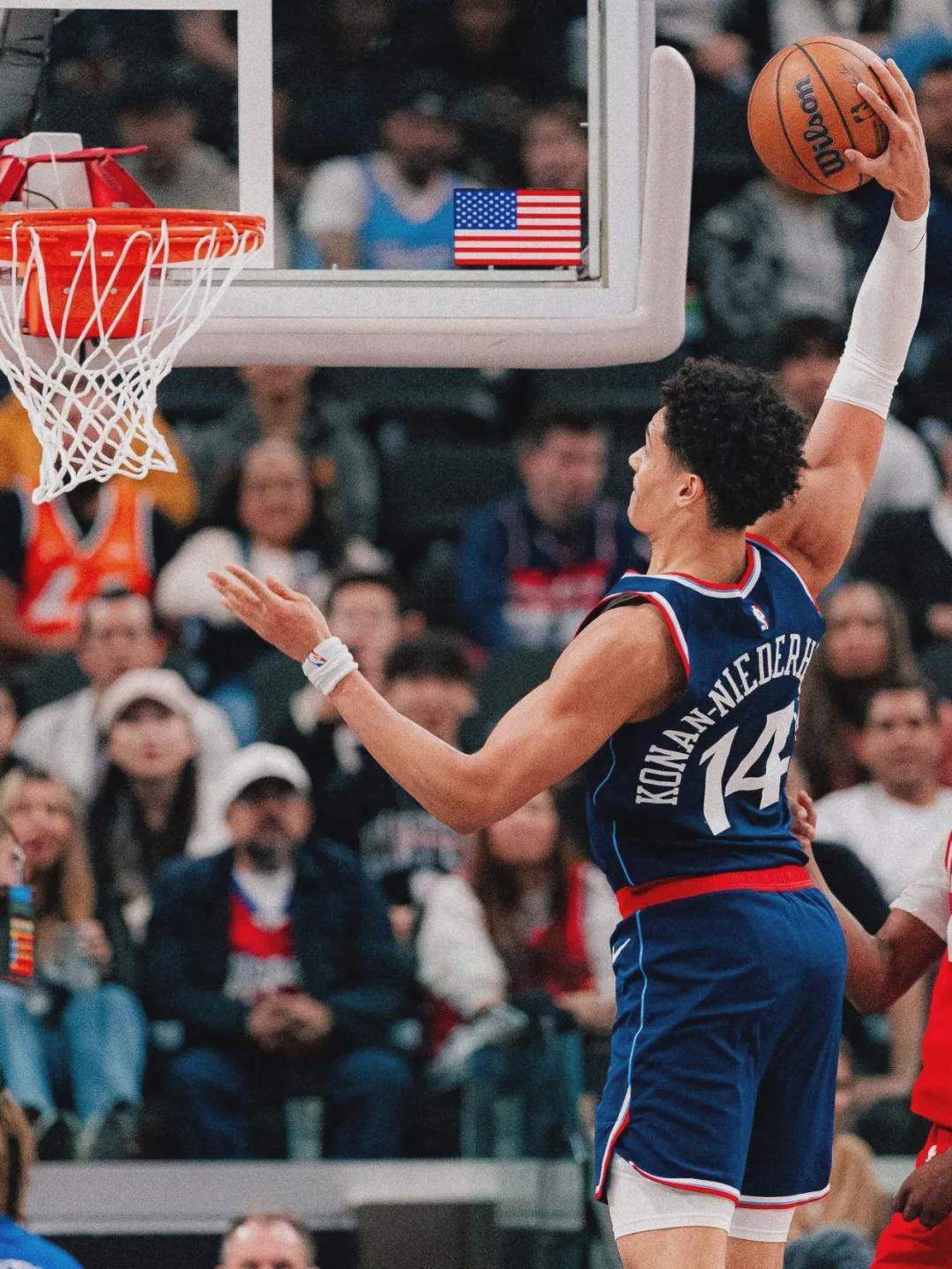 Baccara Gaming-倒地惨叫!架回更衣室!快船遭遇沉重打击